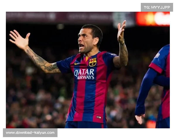 巴西传奇阿尔维斯宣布退役 收获43座冠军荣誉位列历史第二 巴西传奇阿尔维斯宣布退役 收获43座冠军荣誉位列历史第二